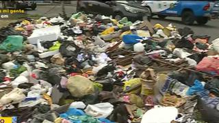 “No podemos vivir así: vecinos de SMP denuncian cerros de basura en calles del distrito | VIDEO 