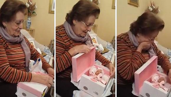 ¡Qué ternura! Así reaccionó abuelita al recibir la muñeca que siempre quiso (VIDEO)