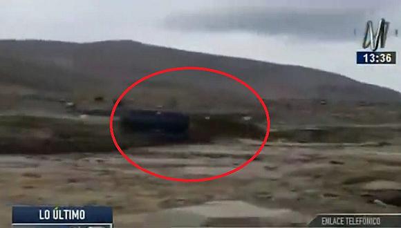 Cañete: 18 pasajeros se salvan de morir luego que huaico arrasara con minivan