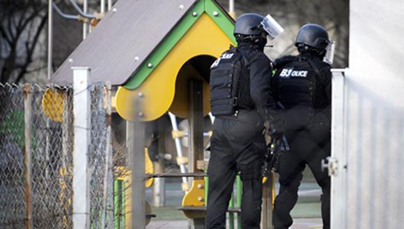 Francia: hombre armado con sable es arrestado luego de secuestrar a 20 niños