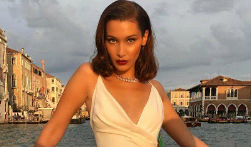 Bella Hadid posó en topless y con provocativo gesto [FOTO] 