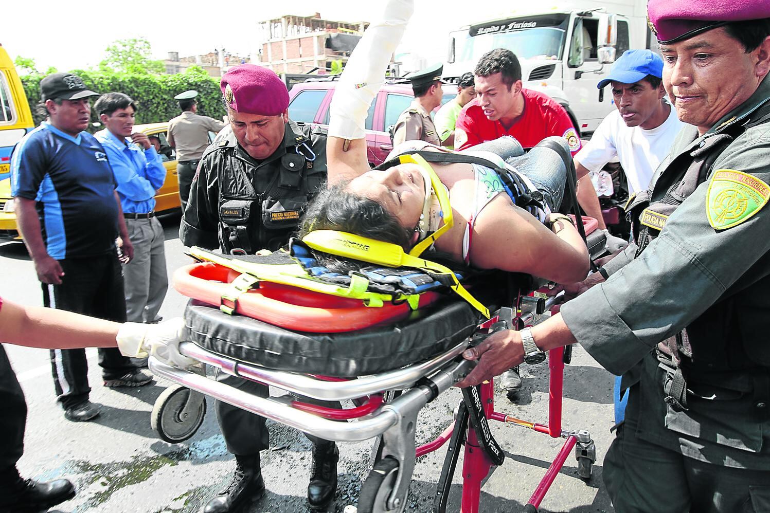 Ebria choca y quiso coimear a policía