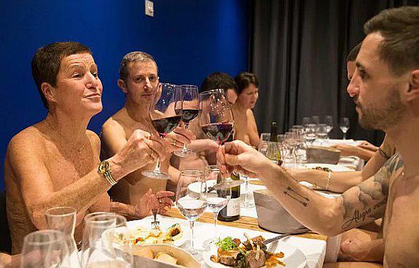 Primer restaurante nudista de Francia fracasa rotundamente y tiene triste final