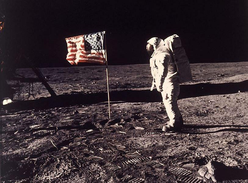 ​Familia del primer hombre en la Luna subastará sus pertenencias