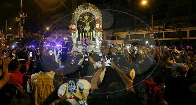 ​Imagen del Señor de los Milagros regresó a Las Nazarenas tras misa del papa Francisco (VIDEOS)