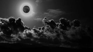 Este sábado la Luna se pondrá negra para deleite de astrónomos y supersticiosos