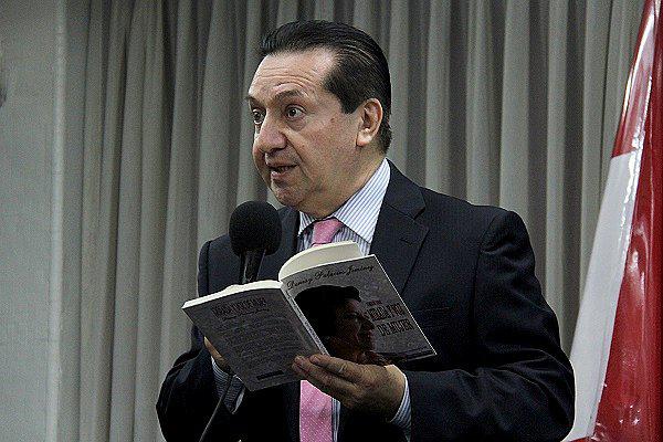 Destacan rol de la mujer en la sociedad al presentar libro de intelectual peruana