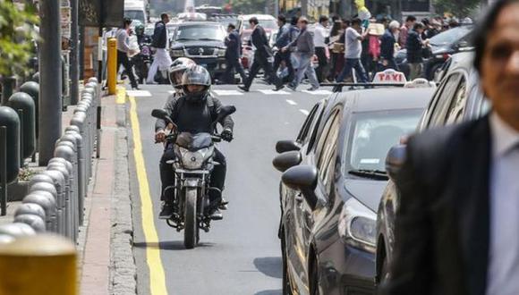 El Gobierno anunció la próxima presentación de un proyecto de ley para evitar que dos personas se movilicen en una sola moto lineal y así evitar la comisión de delitos como los robos en las calles (Foto: GEC)