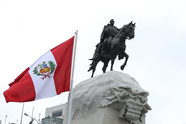 La Municipalidad de Lima entregó hoy el monumento del libertador José de San Martín completamente restaurado, que se ubica en la plaza del mismo nombre, en el Centro Histórico. (Foto: Britanie Arroyo/@photo.gec)
