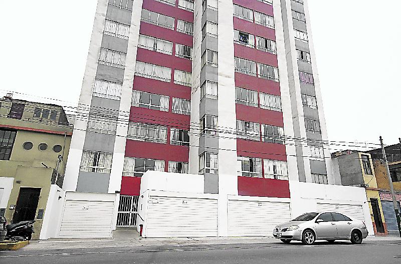 Lo acuchilla porque vivía con 3 mujeres