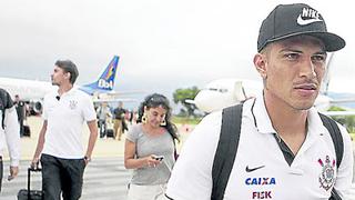 Paolo Guerrero la pasa mal en avión de Corinthians por tormenta