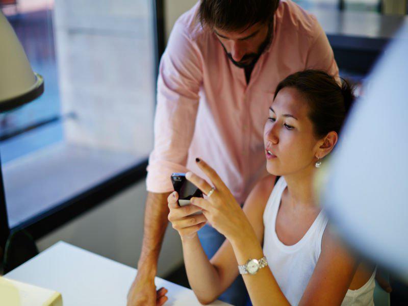 ¿Tienes asfixiada a tu pareja? Aprende a respetar su espacio