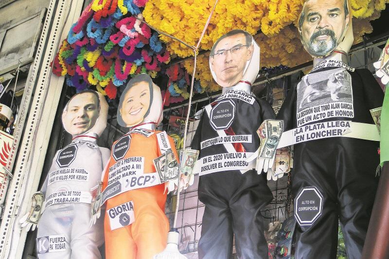 mesa redonda, ya se iniceran la venta de los prendas amarillas por año nuevo