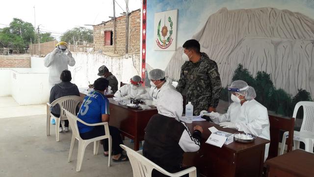 El tamizaje a los negociantes se realizó en el complejo deportivo de Túcume, en Lambayeque. (Foto: Comando COVID Sipán)