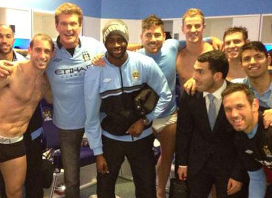 Jugadores del Manchester City emocionados por visita de David Hasselhoff (VIDEO) 