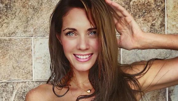 Brenda Carvalho enciende las redes sociales al posar con hermosos trajes de baño