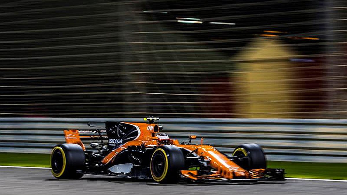 Nem rua, nem corrida: aceleramos a McLaren 'excluída' que só perde