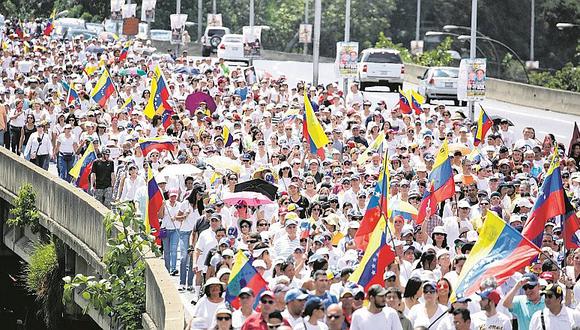 Venezuela: Peruanos claman ayuda a PPK para dejar el país 