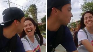 Enamorados tratan de besarse cuando manejan bicicleta pero todo termina muy mal (VIDEO)