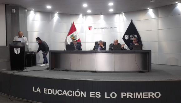 César Acuña participa en conferencia de prensa en sede de Trujillo