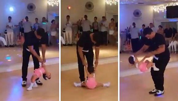 YouTube: bebita la rompe en salsa y demuestra sus pasos junto a su papá (VIDEO)