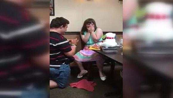 ​YouTube: Así fue la reacción de una mujer con síndrome de Down en su pedida de mano [VIDEO]