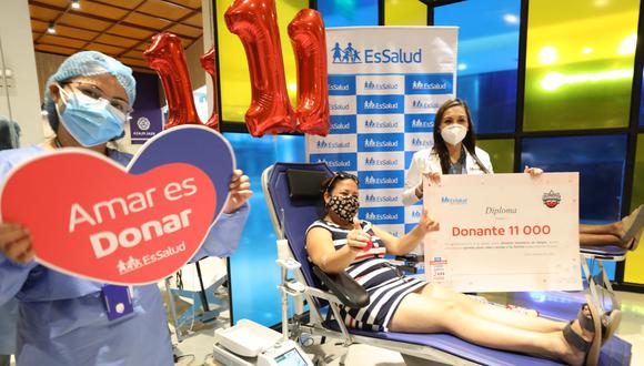 ESSALUD continúa con las campañas en centros comerciales para la donación de sangre (Foto: Seguro Social)