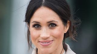 Meghan Markle posó en el Palacio de Buckingham a los 15 años y foto se hizo viral 