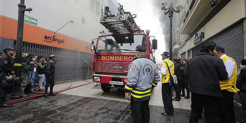 Cercado de Lima: Incendio en edificio de Jirón de la Unión causa pánico 