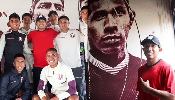 Edison Flores compartió momentos con los canteranos del club crema. Foto: @Universitario.
