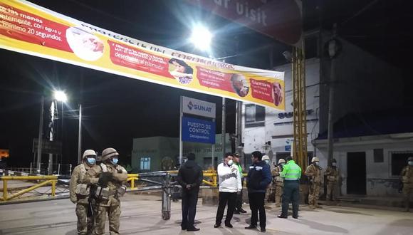 El gobernador de Puno Agustín Luque Chayña llegó a Desaguadero para verificar el cierre de la frontera entre Perú y Bolivia, en el marco del Estado de Emergencia Nacional.