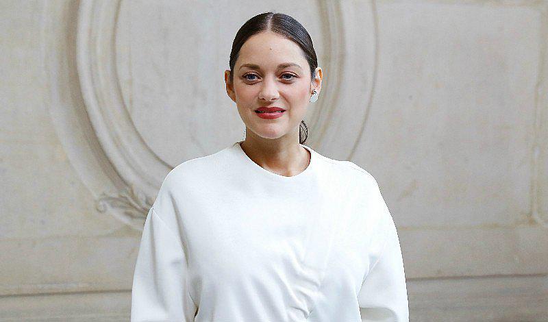¡Marion Cotillard, una de las chicas Dior, decepciona con este look! [FOTOS]