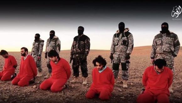 Estado Islámico ejecuta a cinco "espías" y amenaza al Reino Unido 