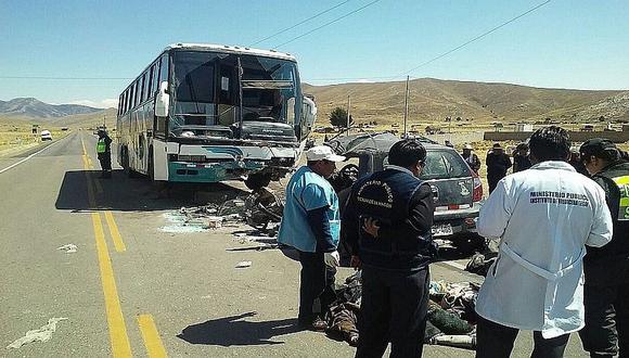 Juliaca: Cuatro miembros de una familia mueren en choque entre bus y automóvil [FOTOS]