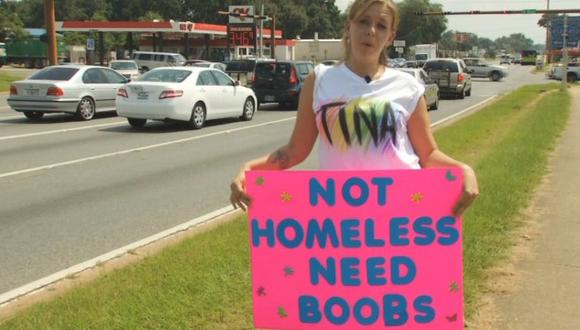 EEUU: Mujer mendiga dinero para agrandarse los pechos
