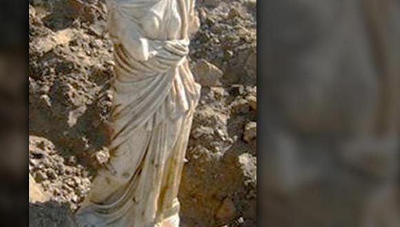Estatua romana emerge de las profundidades luego de tormenta