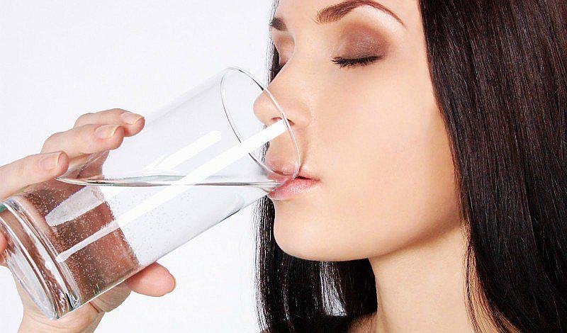 5 tips para mantenerte hidratada en el trabajo