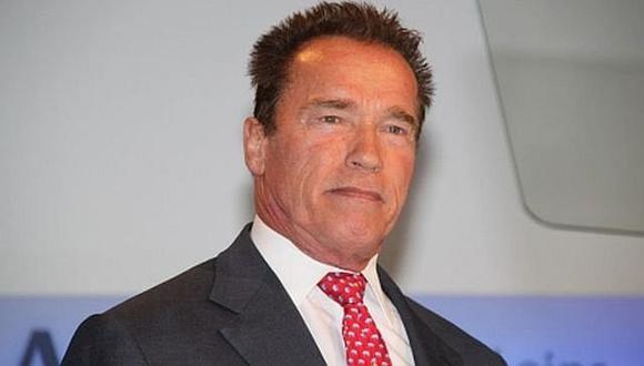 Arnold Schwarzenegger se metió en una foto de turistas y ésta se hace viral en redes