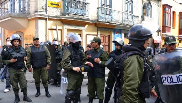 Tres policías son detenidos por la presunta violación de una joven en Bolivia