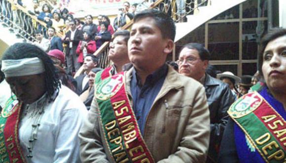 Congreso peruano protege a político pegalón, pero en Bolivia sí hacen justicia