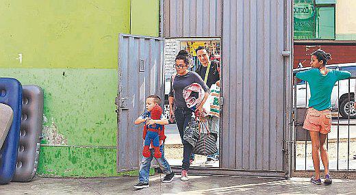 Niños venezolanos de SJL se quedan sin clases por falta de vacantes