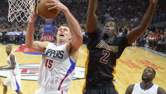 Clippers aplastan a los Lakers que llegan a nueve derrotas seguidas