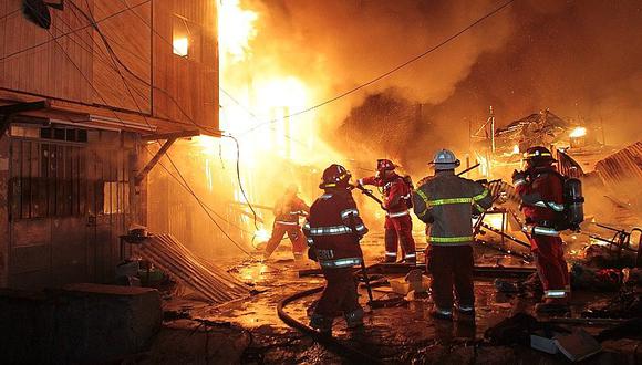 Voraz incendio consumió cientos de viviendas de comunidad Shipiba de Cantagallo (FOTOS Y VIDEO)