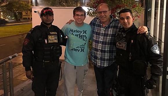 Valerosos policías peruanos sorprenden a ciudadano con honesto acto 