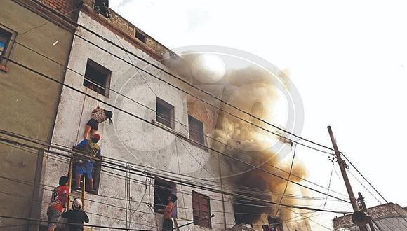 Niños salvan de morir en incendio de La Parada y rescate fue de película (FOTOS)