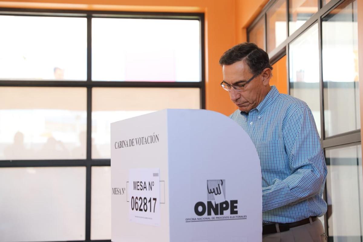 Presidente Martín Vizcarra votando en Elecciones 2020. (Foto: Andrés Valle/ Presidencia del Perú)