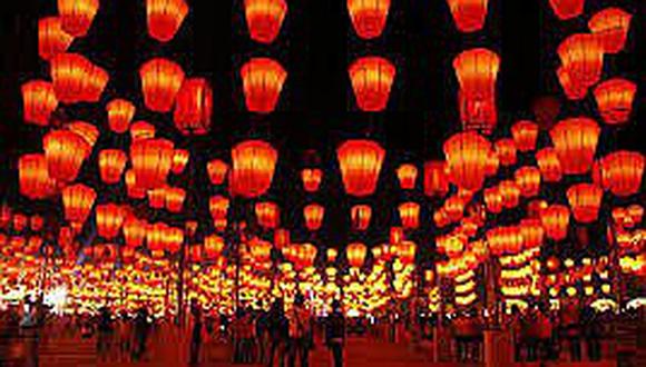 ​Miles de farolillos rojos se alistan para iluminar el Año Nuevo en China