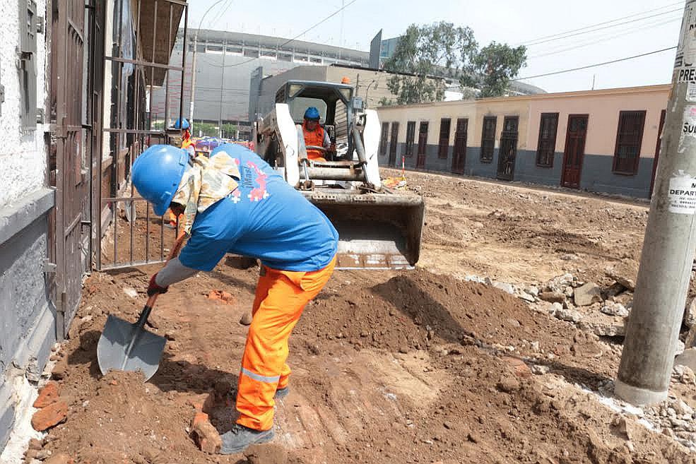 Renovarán pistas, veredas y red de tuberías de agua y desagüe en La Victoria
