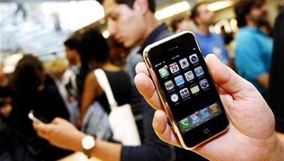 Joven muere electrocutada mientras usaba su iPhone