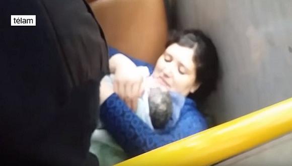 YouTube: Mujer da a luz en bus y chofer filma el parto [VIDEO]